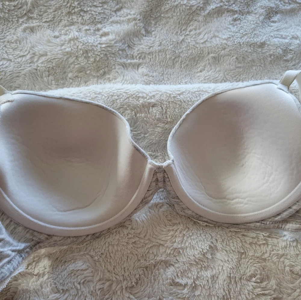 Bra - Picture 2 of 3